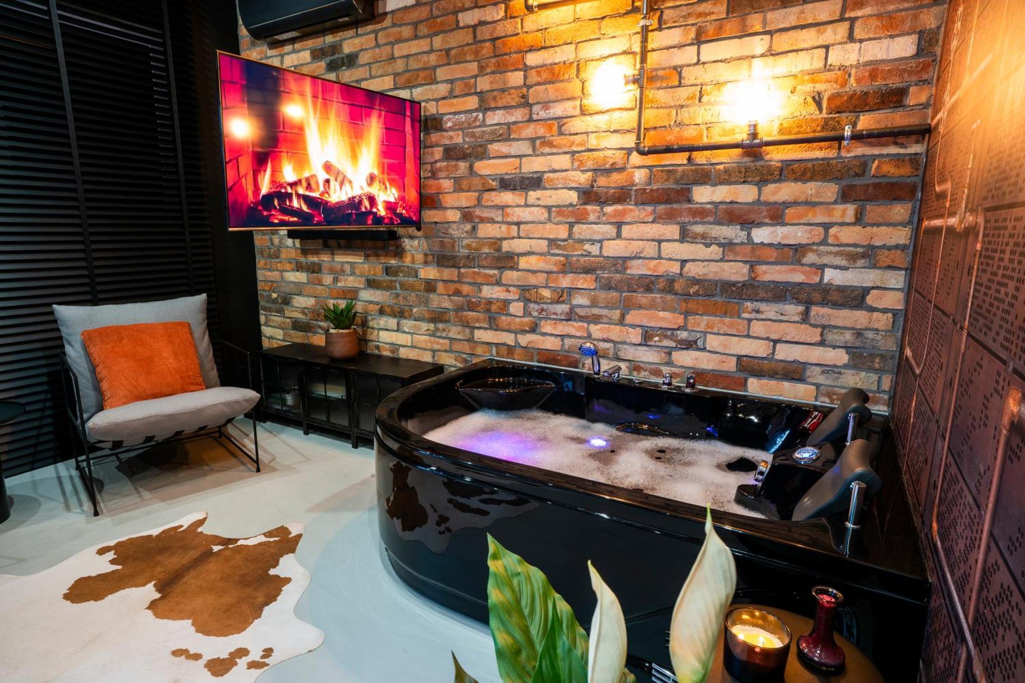 Aparthotel Zator Industrial 58 Jacuzzi المظهر الخارجي الصورة
